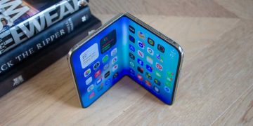 iPhone Duo hinge issue