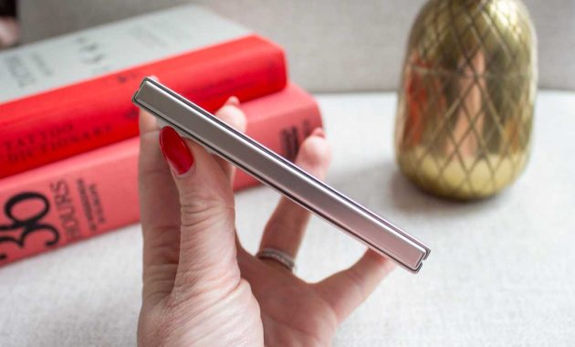 iPhone Duo hinge issue